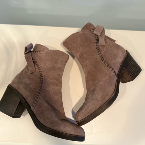 UGG women's Fraise whipstitch chunky heel suede  ankle boots size 8 - Picture 10 of 16